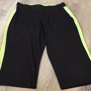 S B Active~~Workout Capri Pants